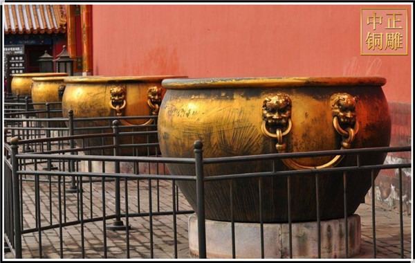 北京故宫铜缸.jpg